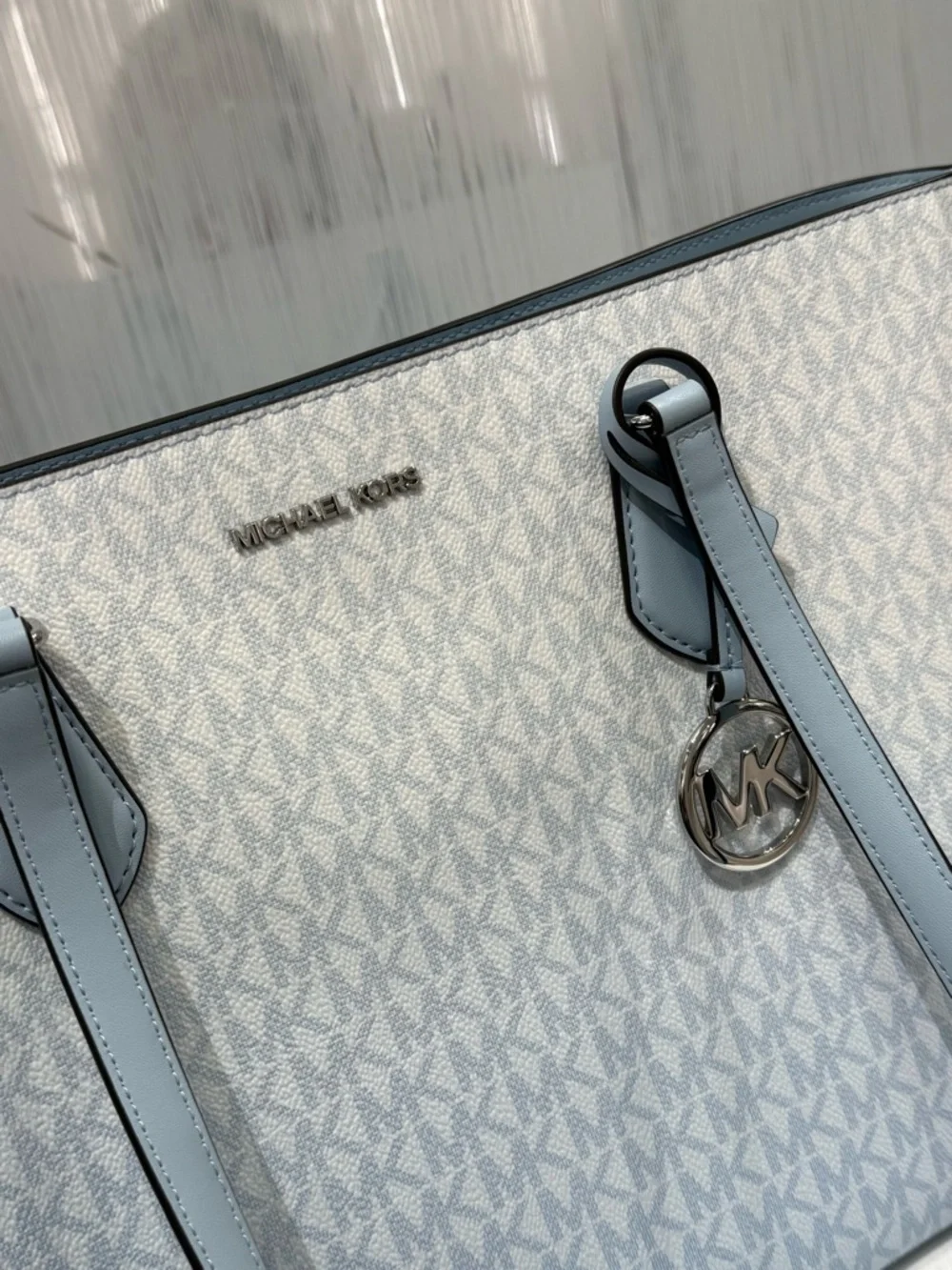 MICHAEL KORS Sheila Large Ombré Signature Logo Tote Bag - Picture 5 of 8